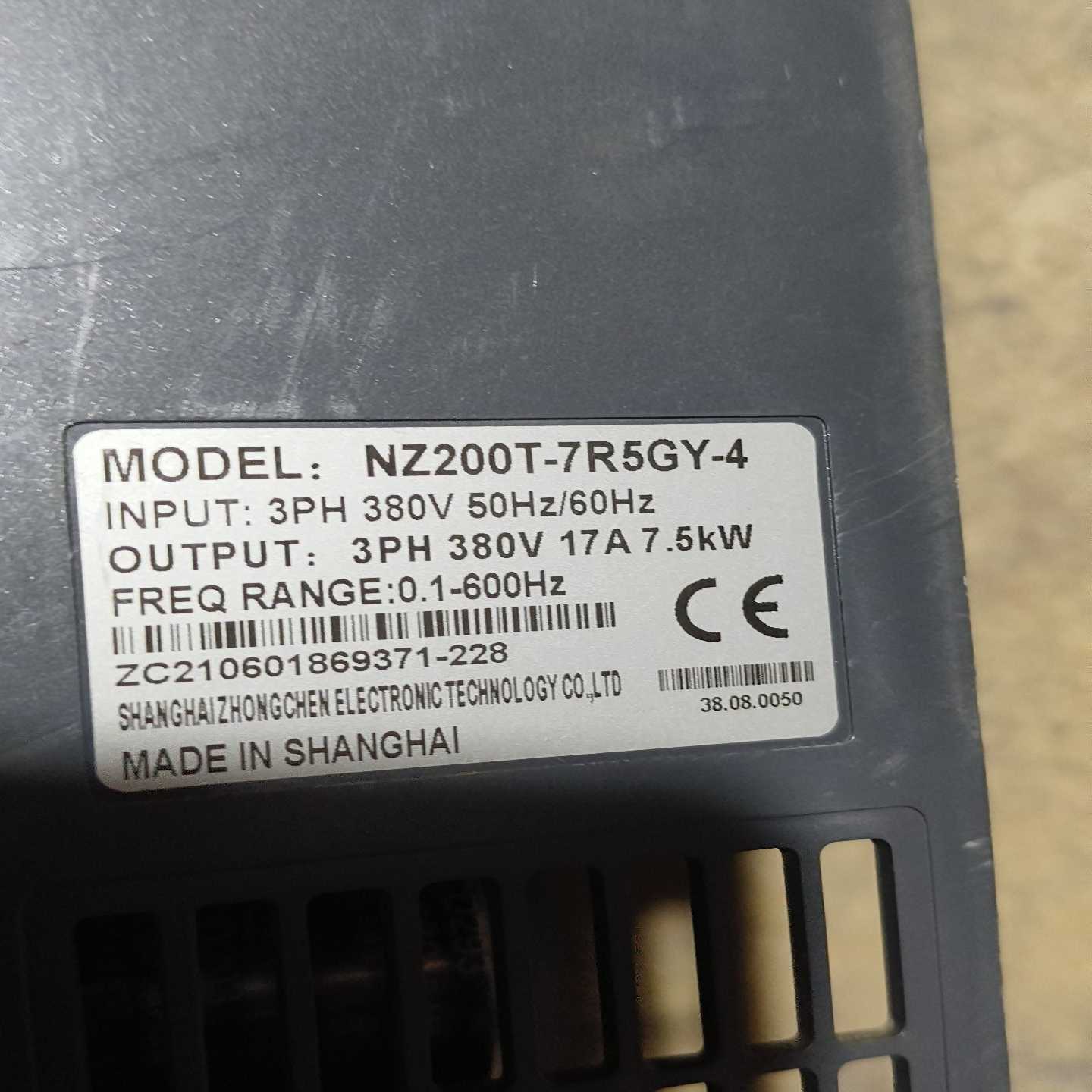 咨询-NZ200T-7R5GY-4众辰变频器，7.5千瓦机器，实物
