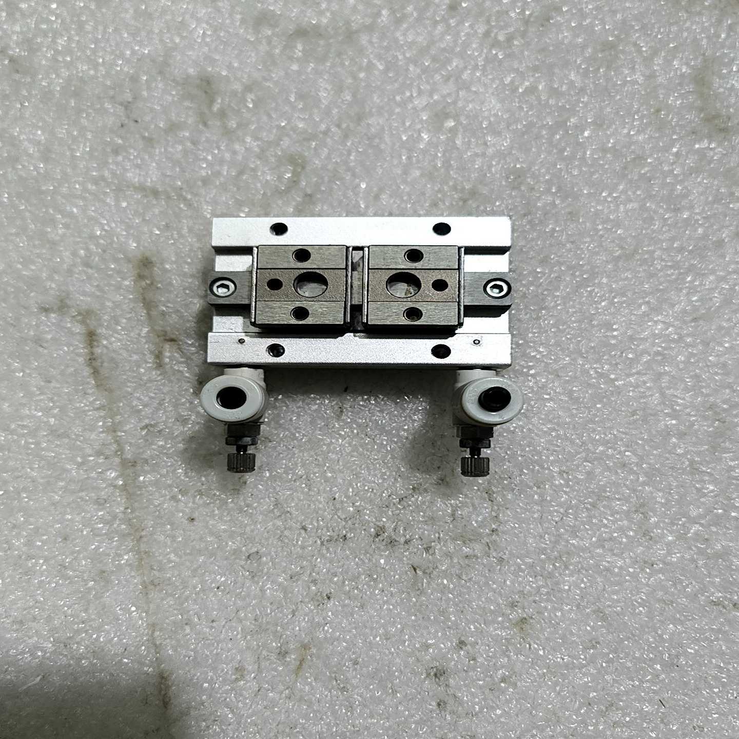 SMC平行手指气缸MHF2-8D1R，激光标，--议价商品