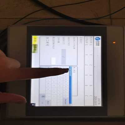 威纶通触摸屏MT6071IE1块成色如图所（零零电子）