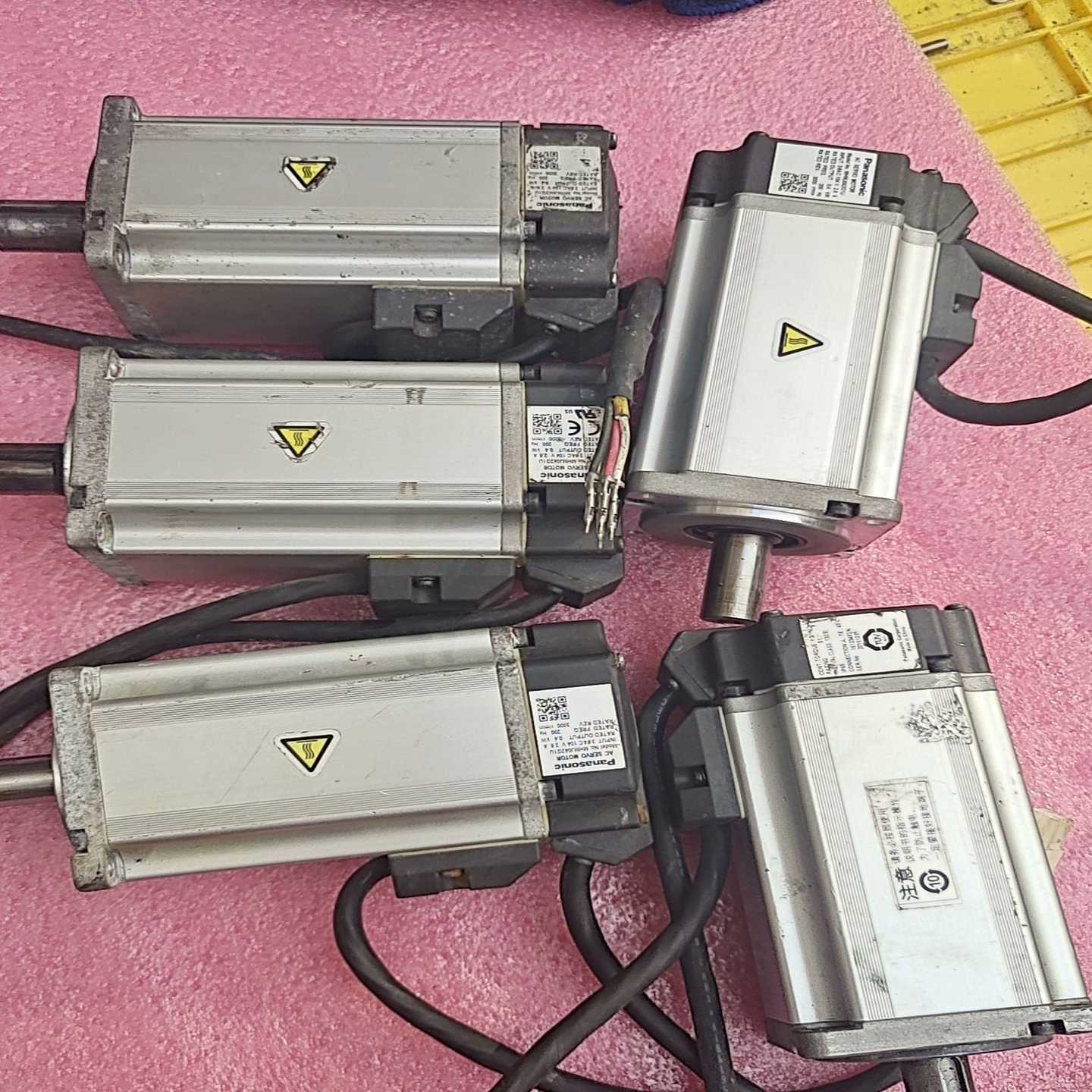 松下伺服电机MHMJ042G1U（7台)，驱动器MBDKT2一议价商品