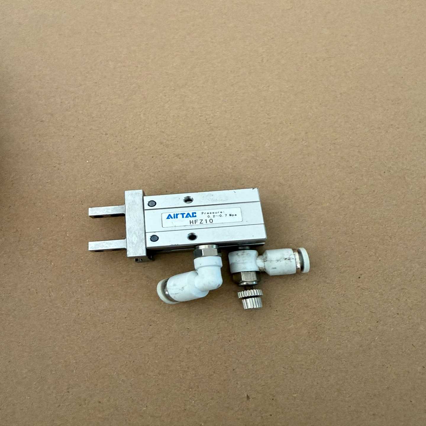 原装正品亚德客AIRTAC手指气缸HFZ10就一个--议价商品