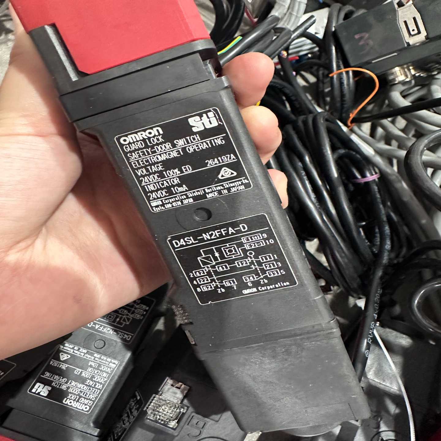 安全门锁D4SL-N2FFA-D24VDC电压;议价