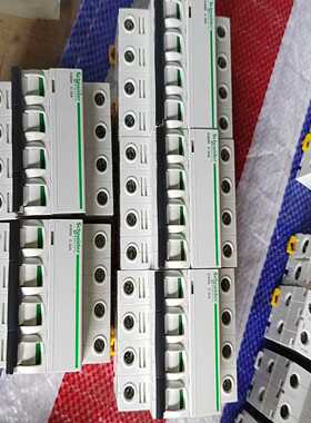 议价施耐德断路器iC65NC32A，4P，有5个，功能正常，图