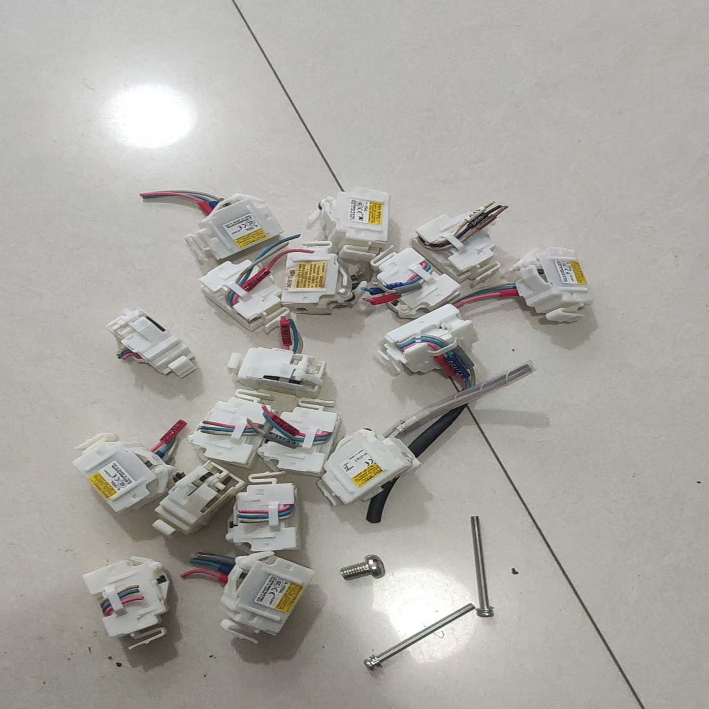 议价MITSUBISHINV三菱断路器s辅助报警触点AL-05现货/维修