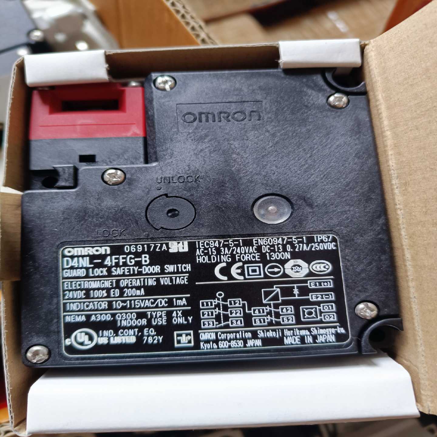 #感应开关原装日本进口欧姆龙安全门开关D4NL-4FFG