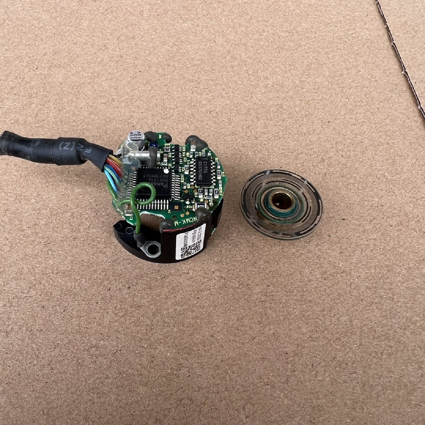 议价松下编码器MFE2500P8NX/P8ND/P8NV/P8LB/P8NCA/P8NBR/P8NBW/P - 实物图