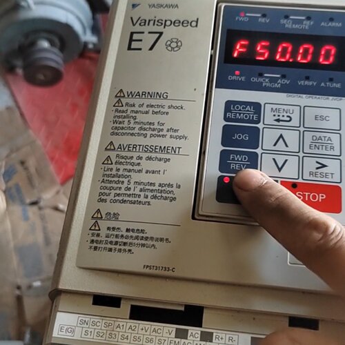安川变频器 CIMR-E7B45P5-议价