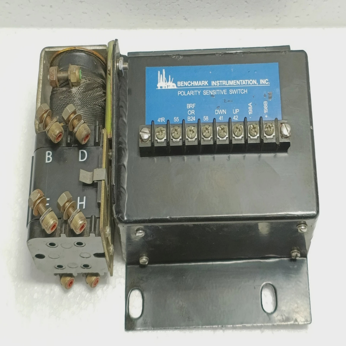 Benchmark409-2648PolaritySensitiveSwitchVaporBus350