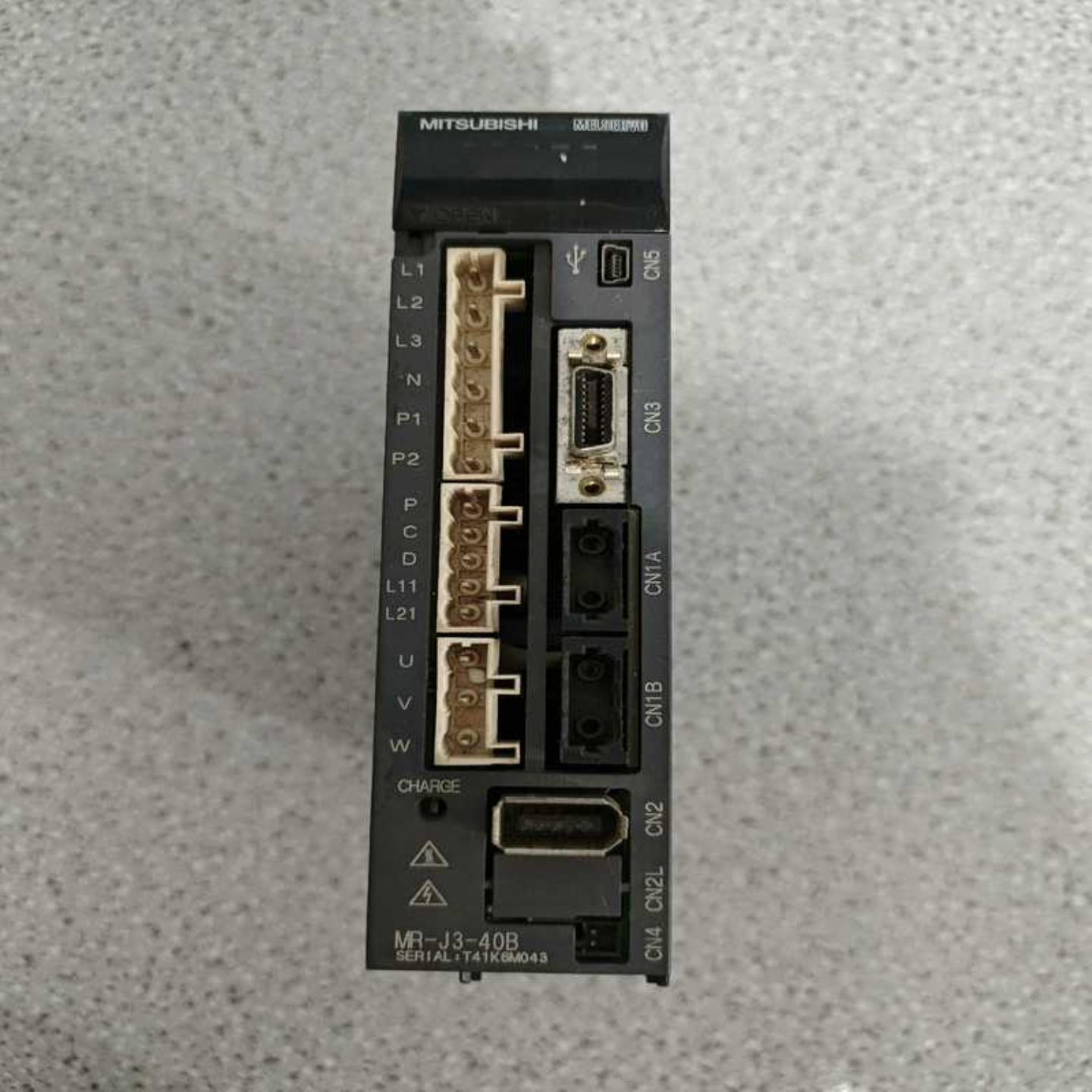 议价MR-J3-40B伺服驱动器400W二手拆机实物图