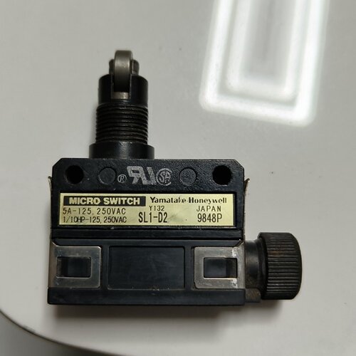 山武原装行程开关型号SL1D2.5A125.250VA议价