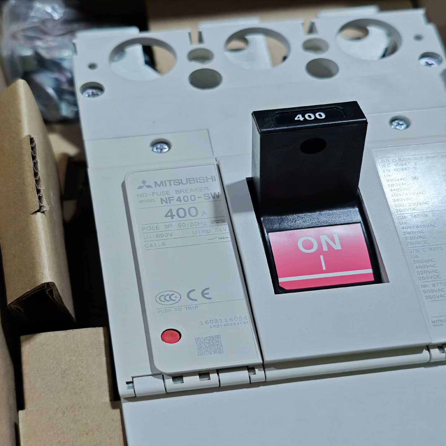 议价三菱NF400-SW3P400A空气开关全新带包装如图实