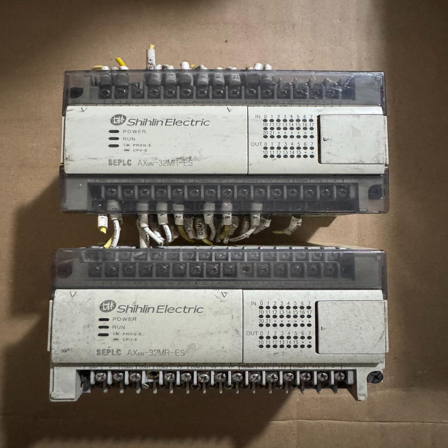 士林AX0N-32MR-ES  两个  刚拆机的  成色如图一议价商品