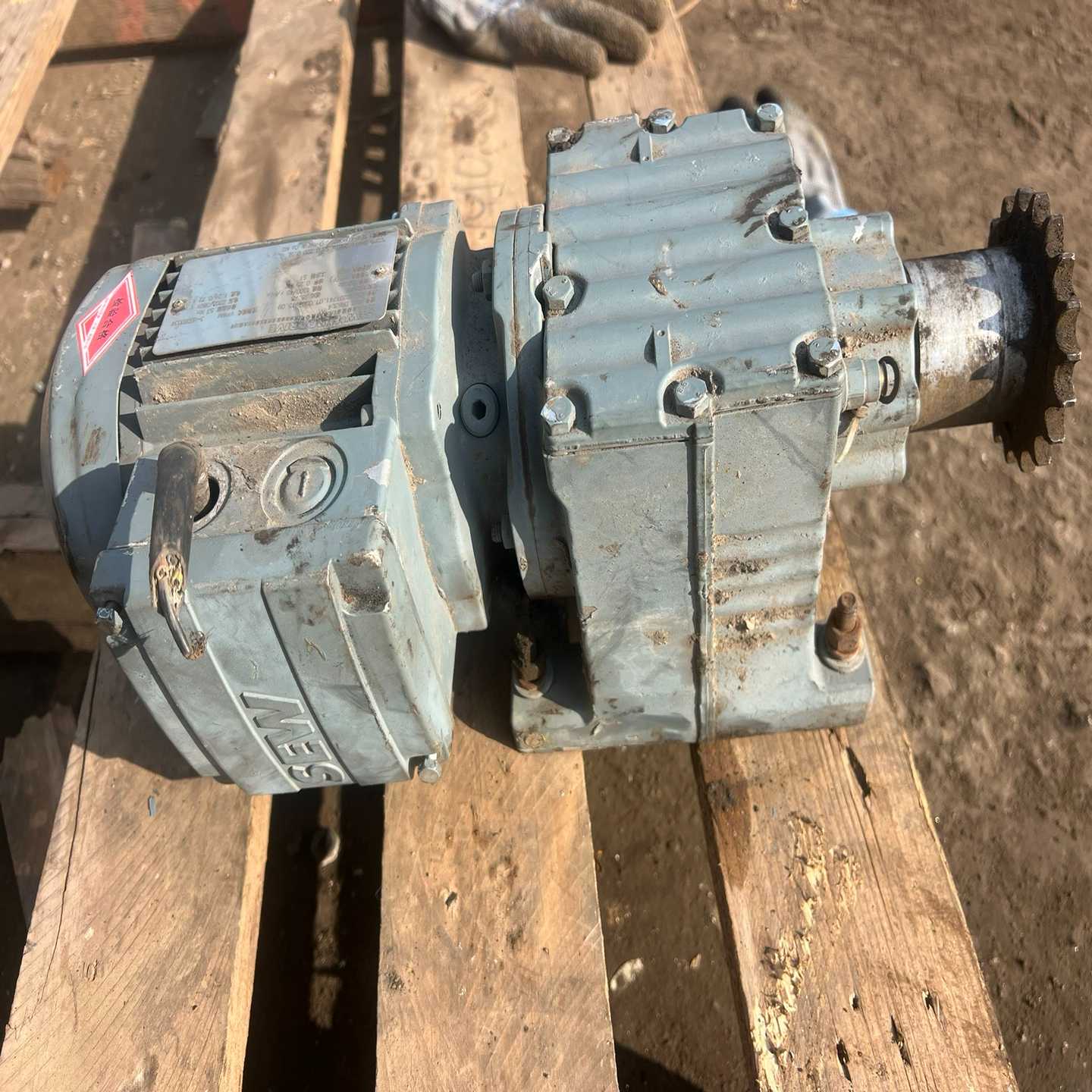 【星慕电子】SEW电动减速机，型号R27DR63L4速比28.78，机身