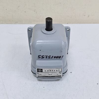GE CR2962F2D Control Plugging Switch