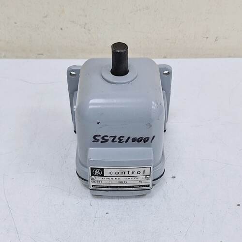 GE CR2962F2D Control Plugging Switch