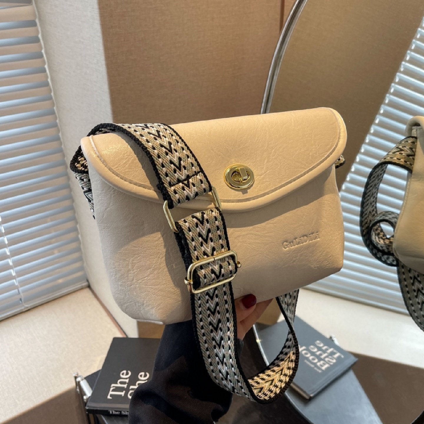 高级感小包包女2025夏季新款时尚单肩胸包潮ins小众百搭斜挎腰包