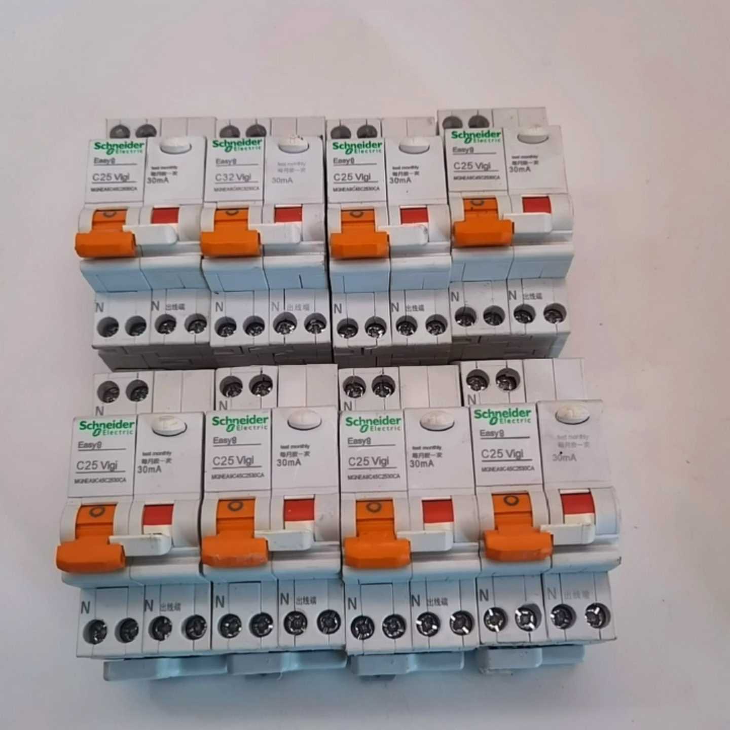 询价原装施耐德Easy9漏电保护器EA9C45施耐德漏电断路