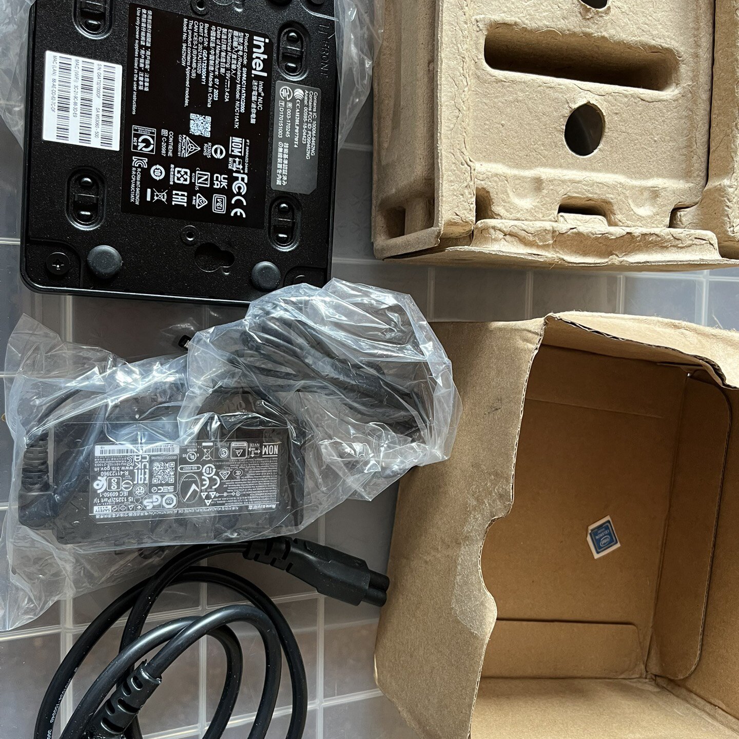 英特尔NUC11ATKC2迷你主机全新未拆封带原装电源--议价商品