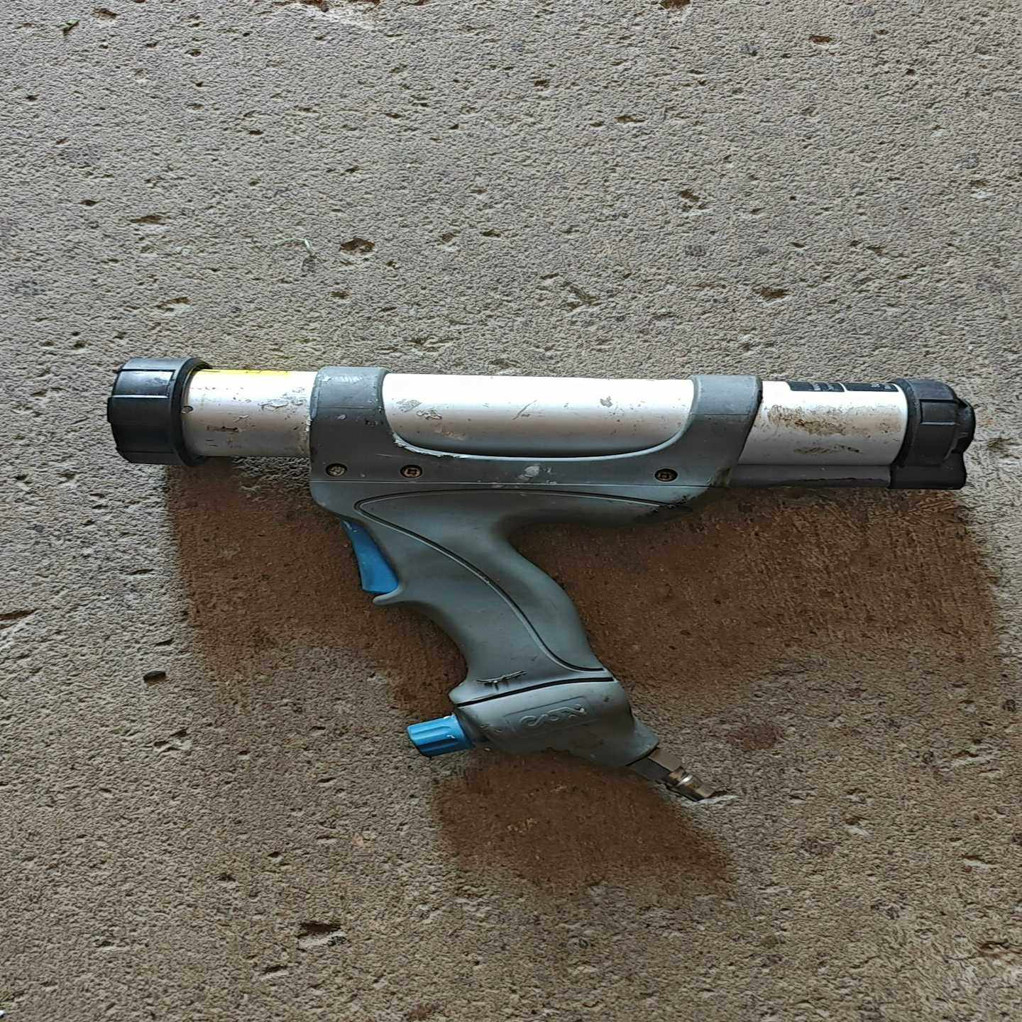 询价英国COX气动胶枪工厂单位货外表如图；到手无试机无拆无修