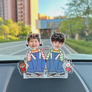 双人宝宝情侣摇头摆件定制汽车中控台小人头像太阳能摇摇乐装 饰