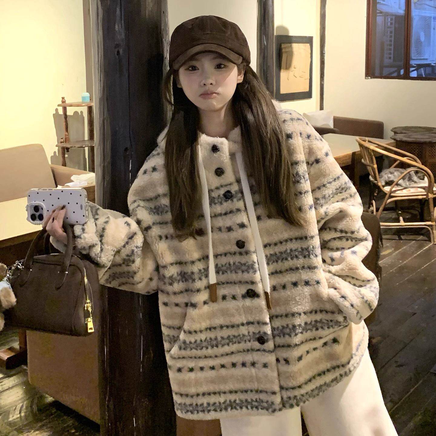 费尔岛羊羔毛外套女款2025冬季新款皮毛一体毛毛外套连帽加厚韩系