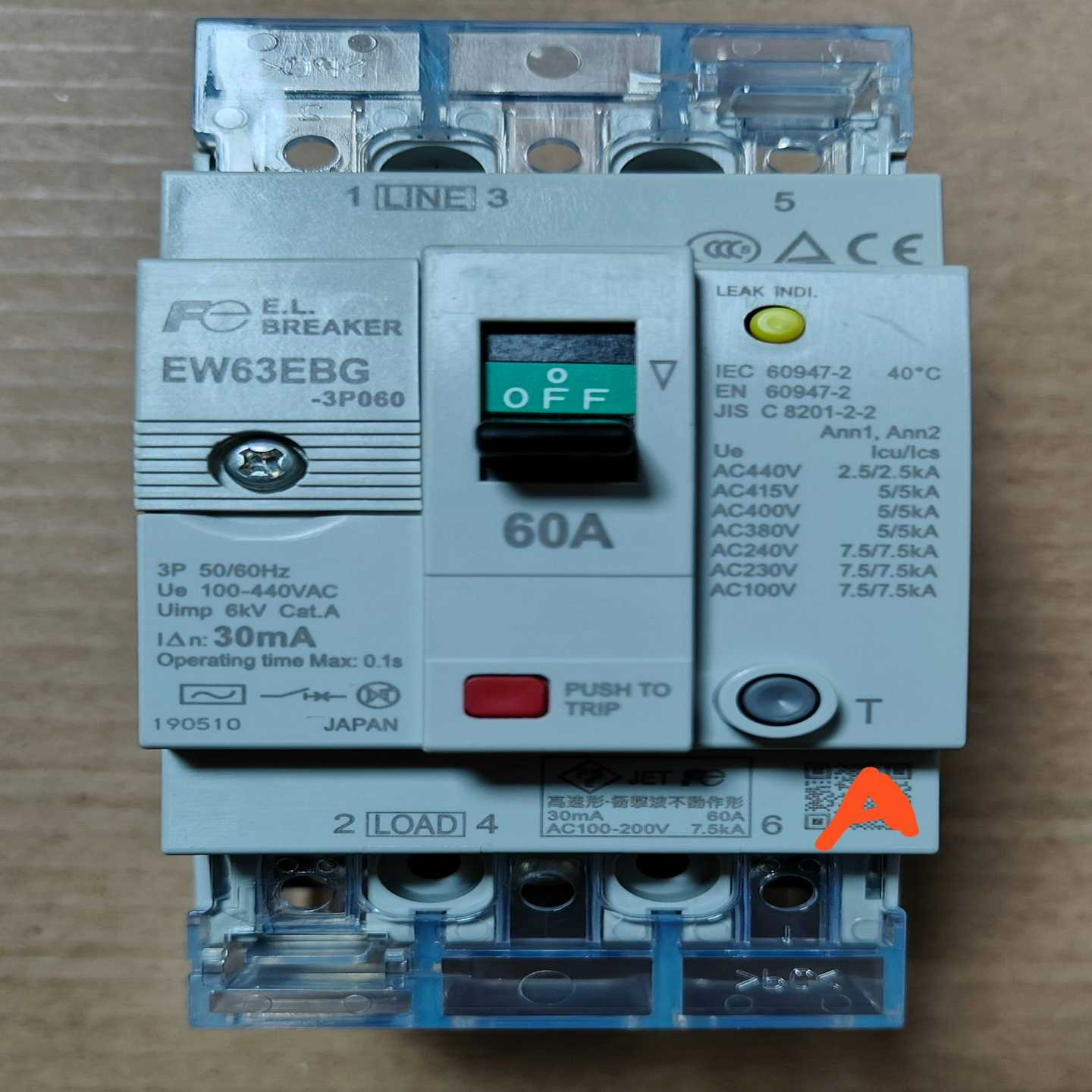 富士FUJI 塑壳漏电断路器如图3台打包议价；议价