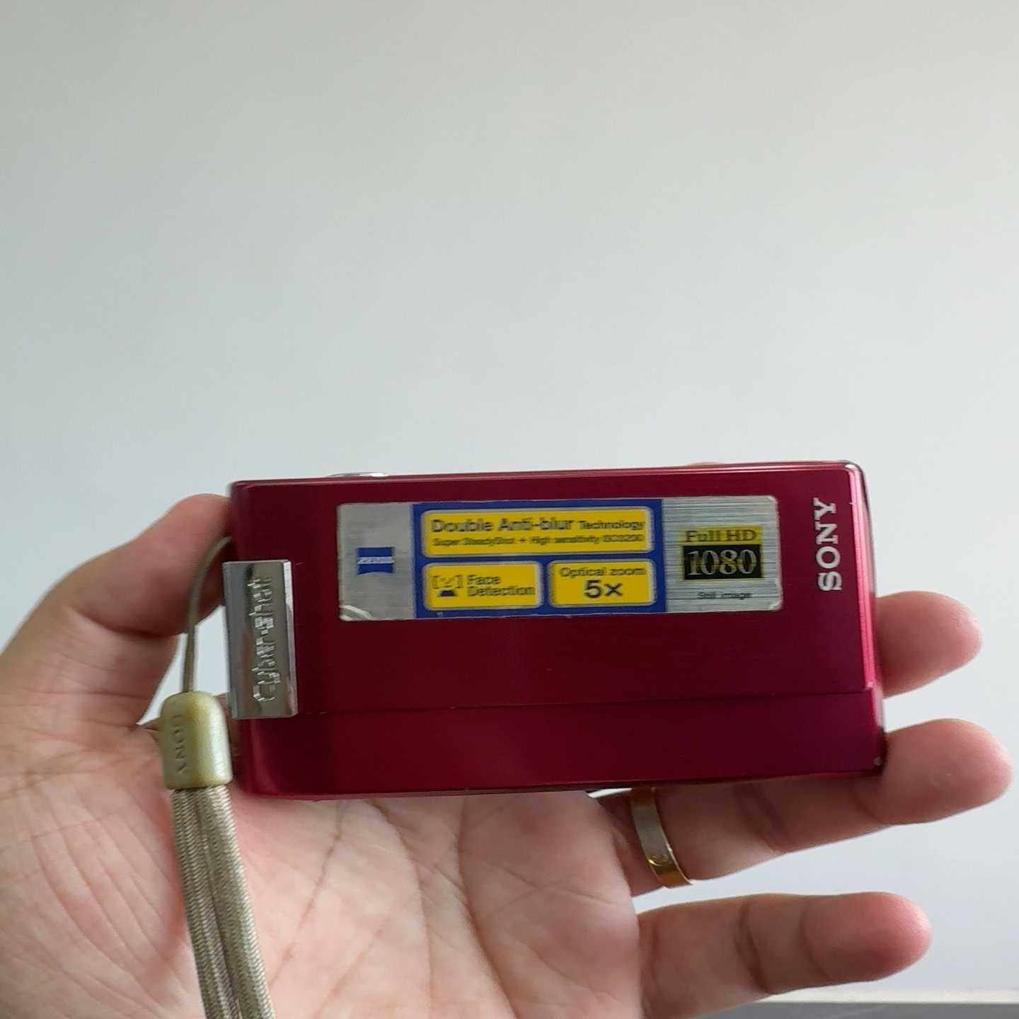 索尼SONYDSC-T100数码相机，玫瑰红色，810万像--议价商品