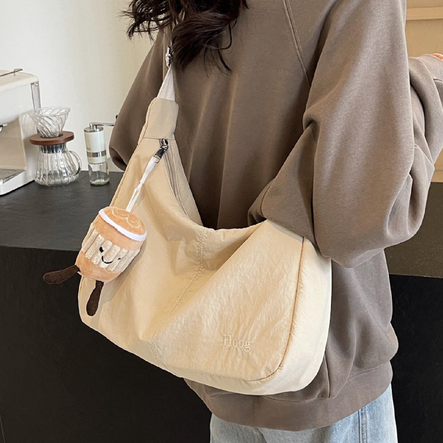 帆布包包女2025新款秋冬简约休闲单肩包轻便大容量通勤斜挎托特包