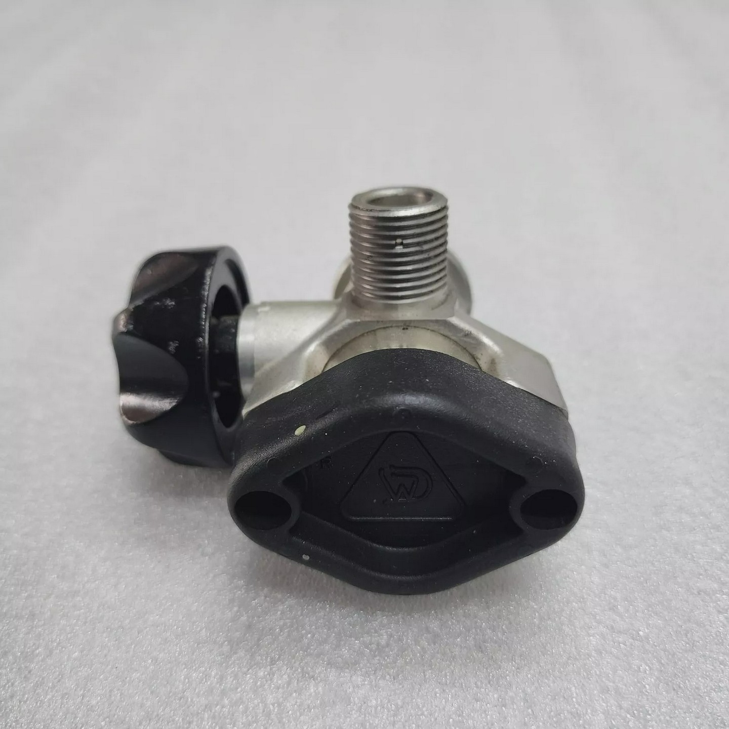 SCOTTBREATHINGAIRCYLINDERVALVE2500PSIM18