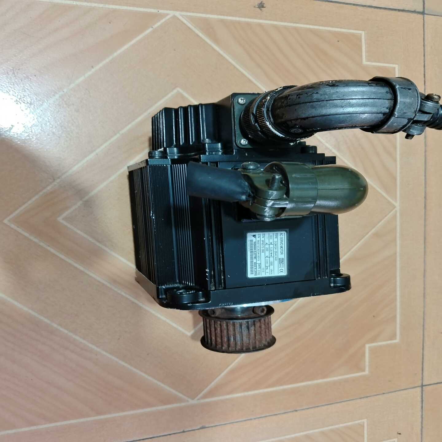 咨询-850w安川伺服电机SGMGH-09ACA61,功能正常,成