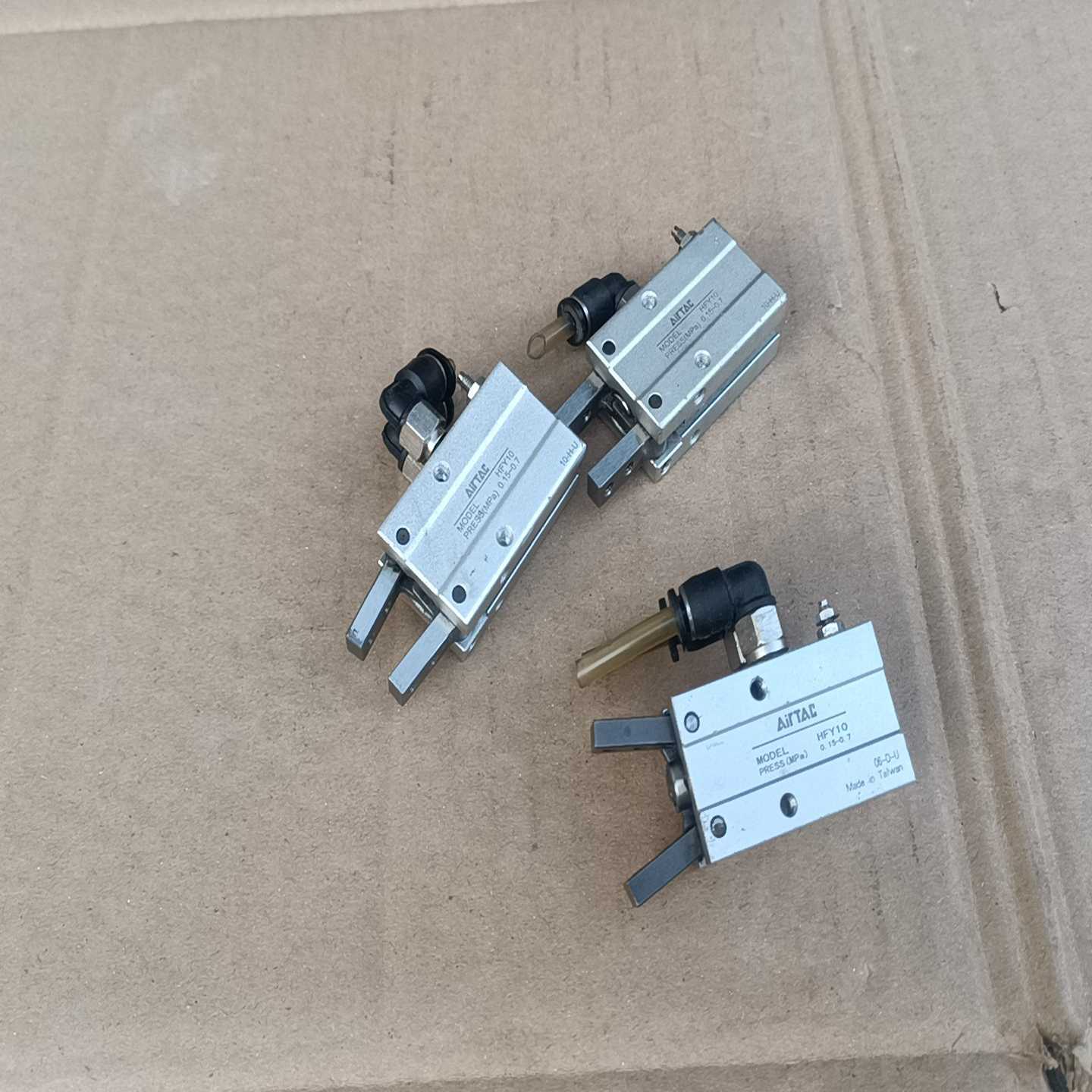 议价正品亚德客AirTAC-HFY10手指气缸。25元一个!