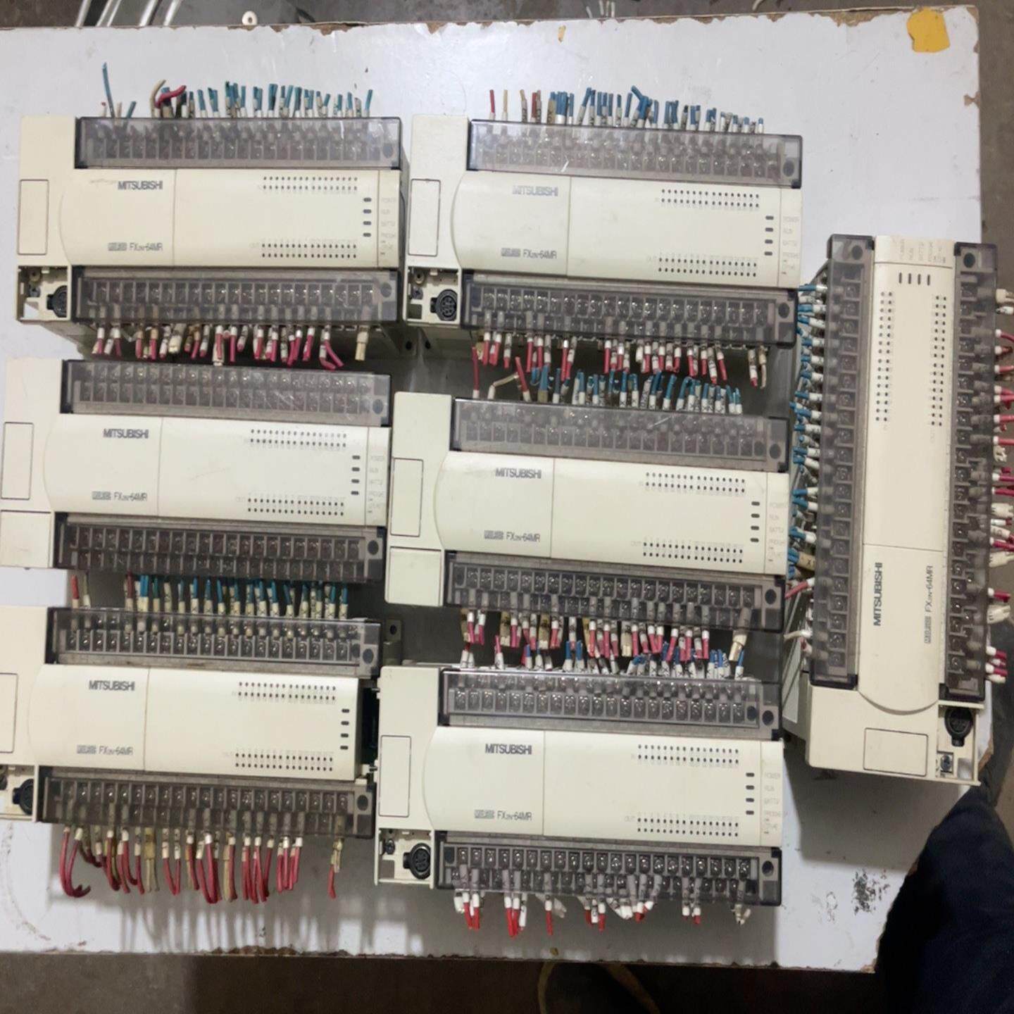 【请询价】原装日本产三菱FX2NPLC型号FX2N-64MR-001