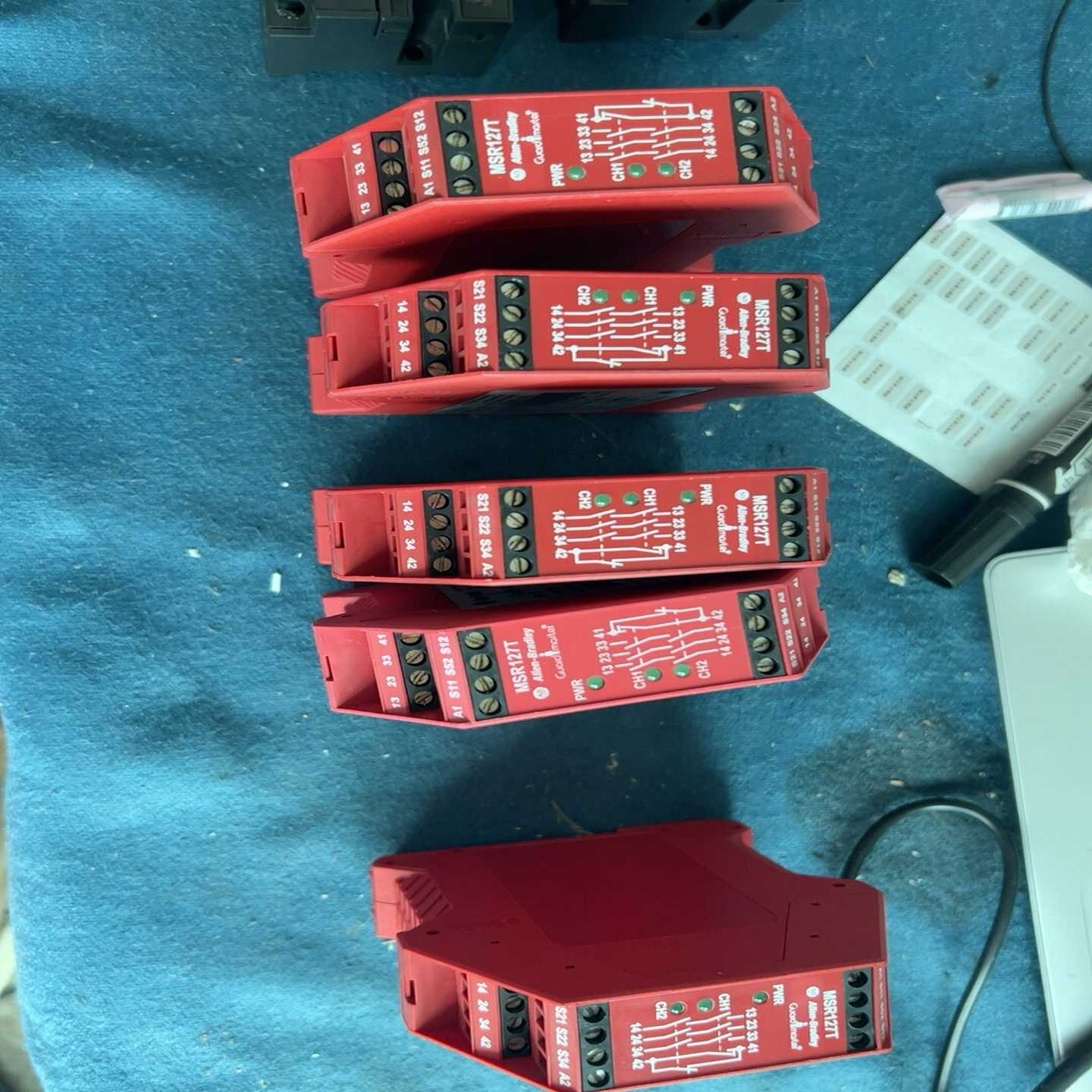 AB安全继电器MSR-127T成色新的一样，很好看询价