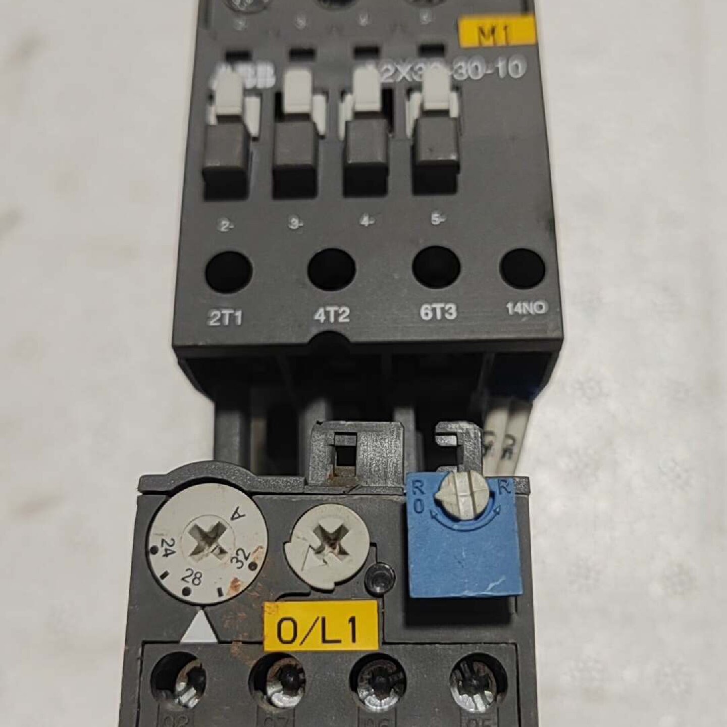 交流接触器型号A2X323010-询