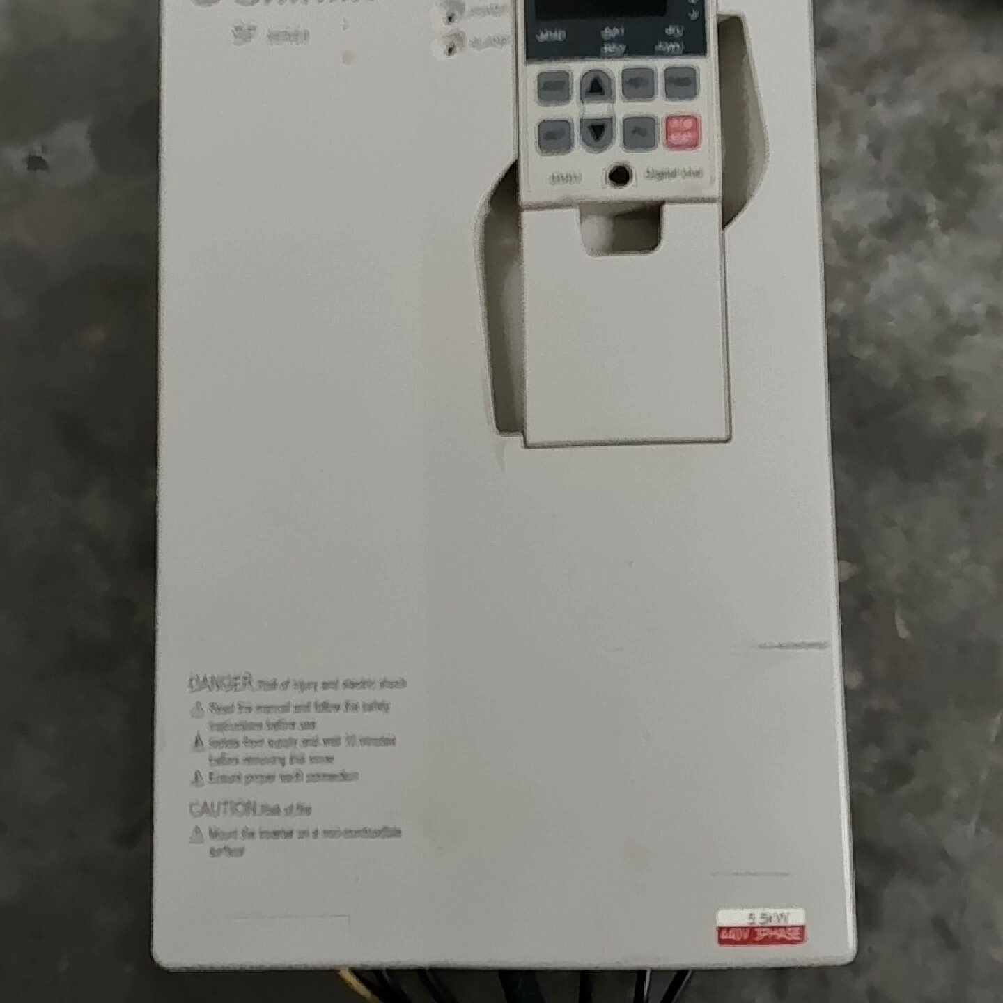 强士林变频器SF0405.5K设备拆机成色好如图所示