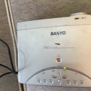 议价Projector PlcXu2500 2 Projectors Are Powered On适用