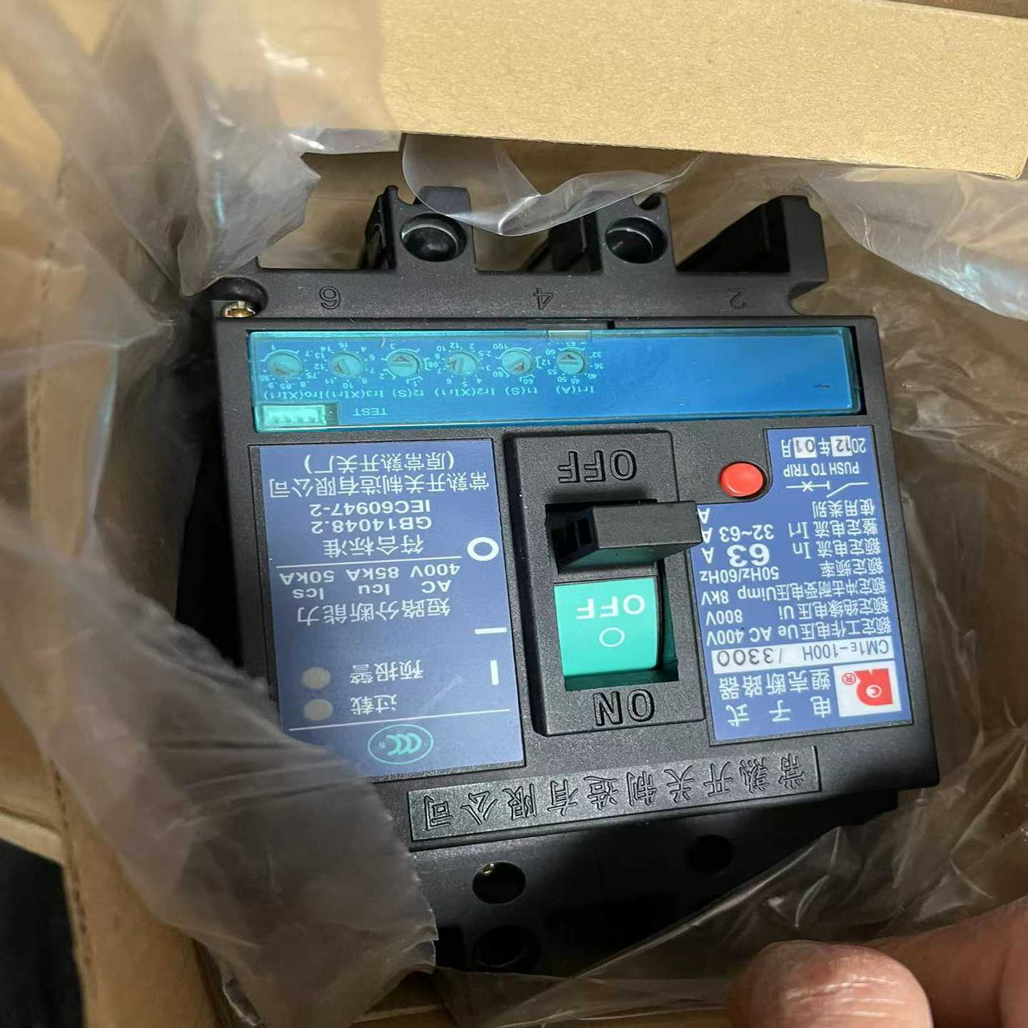 常熟开关厂漏电塑壳断路器CM1E-100H3300 63A；议价