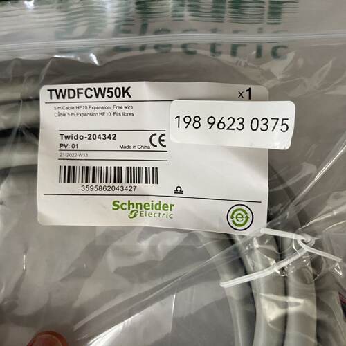 议价施耐德TWDFCW50K/30K/M预接线电缆 用于扩展模块全新原装现货