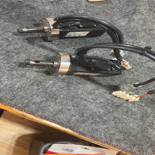 安川伺服电机，型号SGMJV-01ADE6S，，成色还不~询价