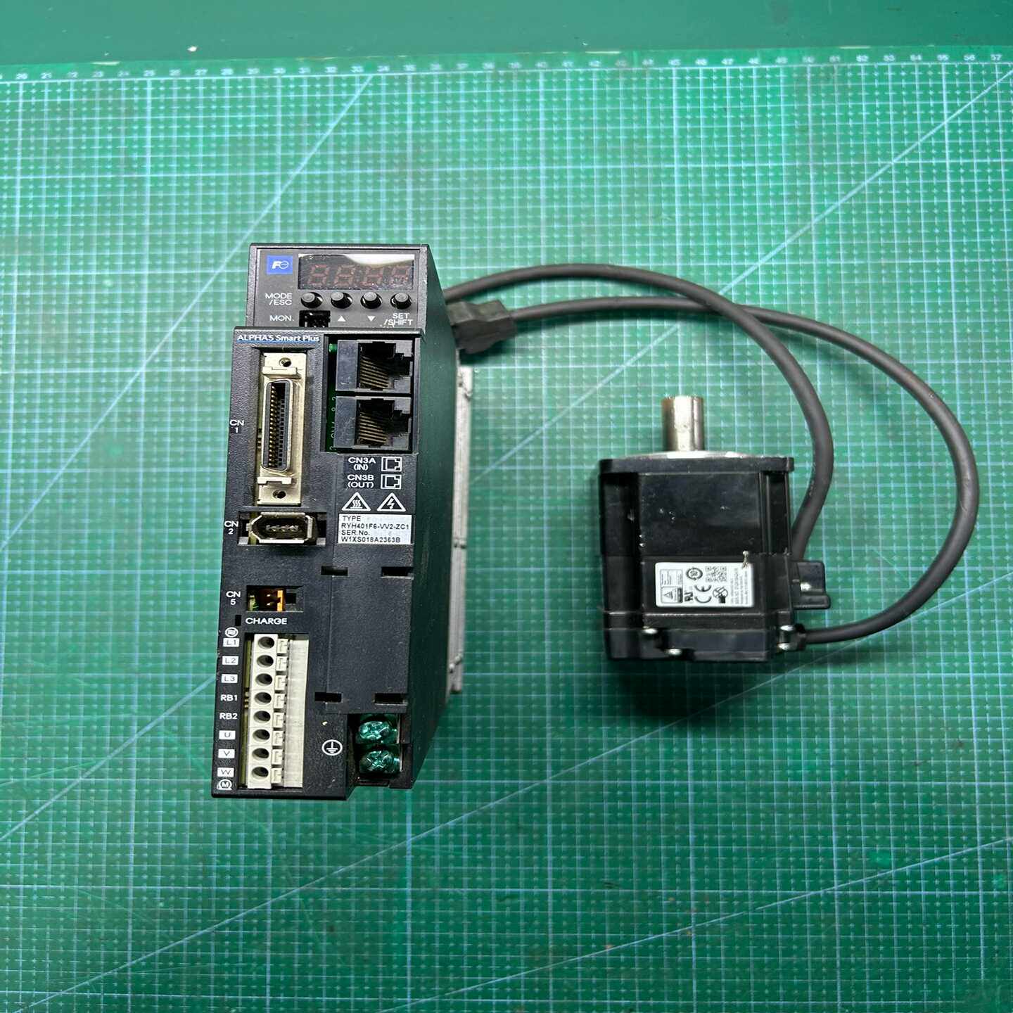 富士伺服400W套装：驱动器RYH401F6-VV2-ZC1询价