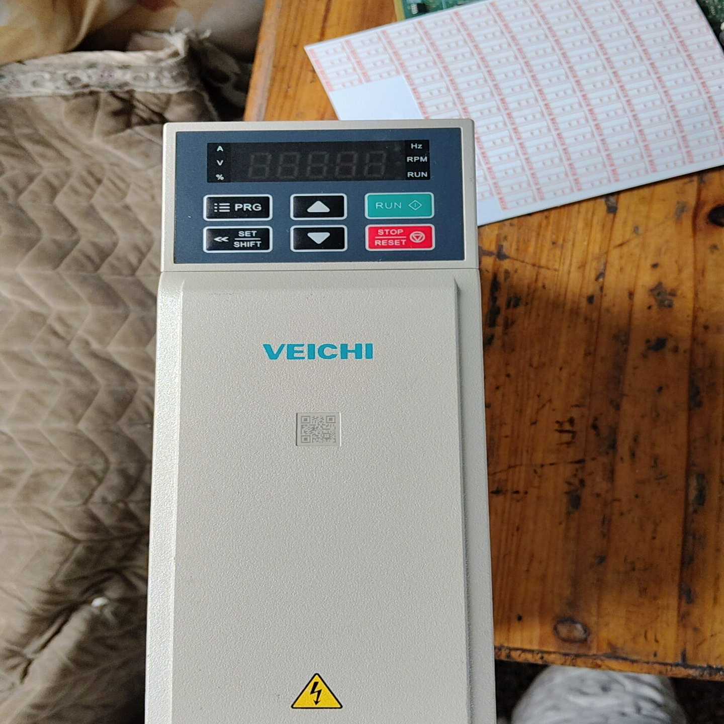 AC300-T3-1R5G/2R2P-B伟创变频器-议价