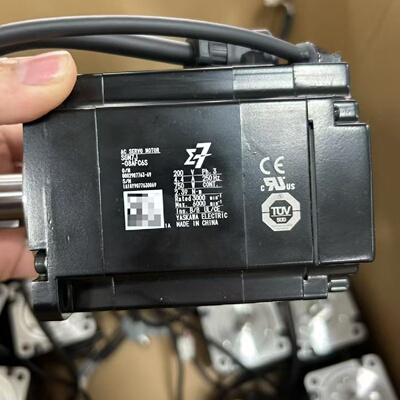 议价Yaskawa Servo Motor Sgm7j08Afc6s Is Almost Br New适用