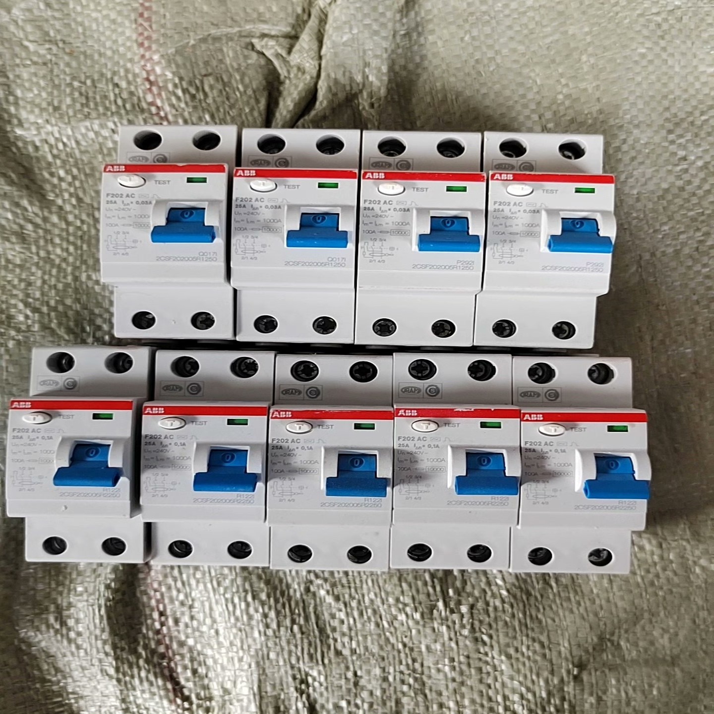 议价ABB漏电保护器F202AC，25A，0.03A，4个，0