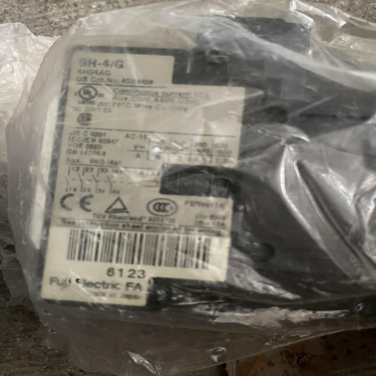 日本富士原装SH-4/G接触器，库存新原包装，型号SH04A