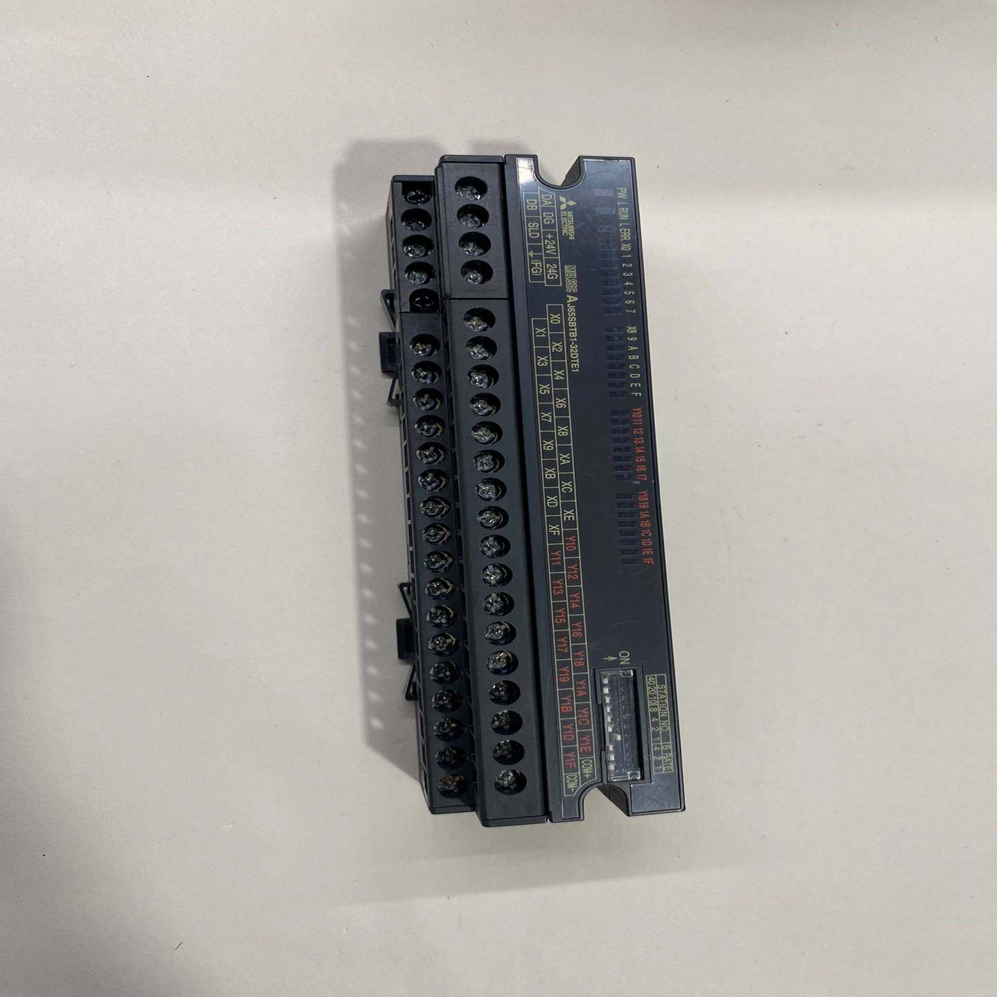 三菱远程模块AJ65SBTB1-32DTE1实物图，数量多个{议价}