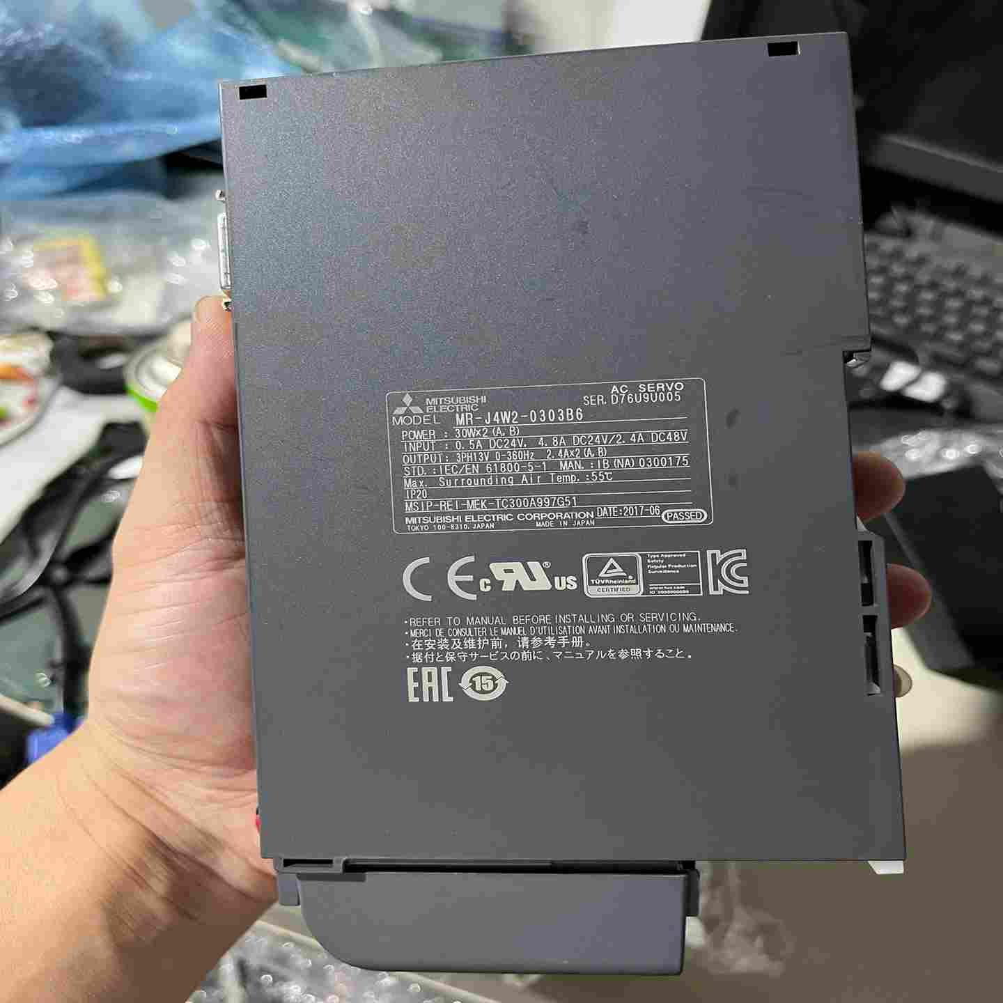 询价~伺服驱动器 MR-J4W2-0303B6 实物如图，功能