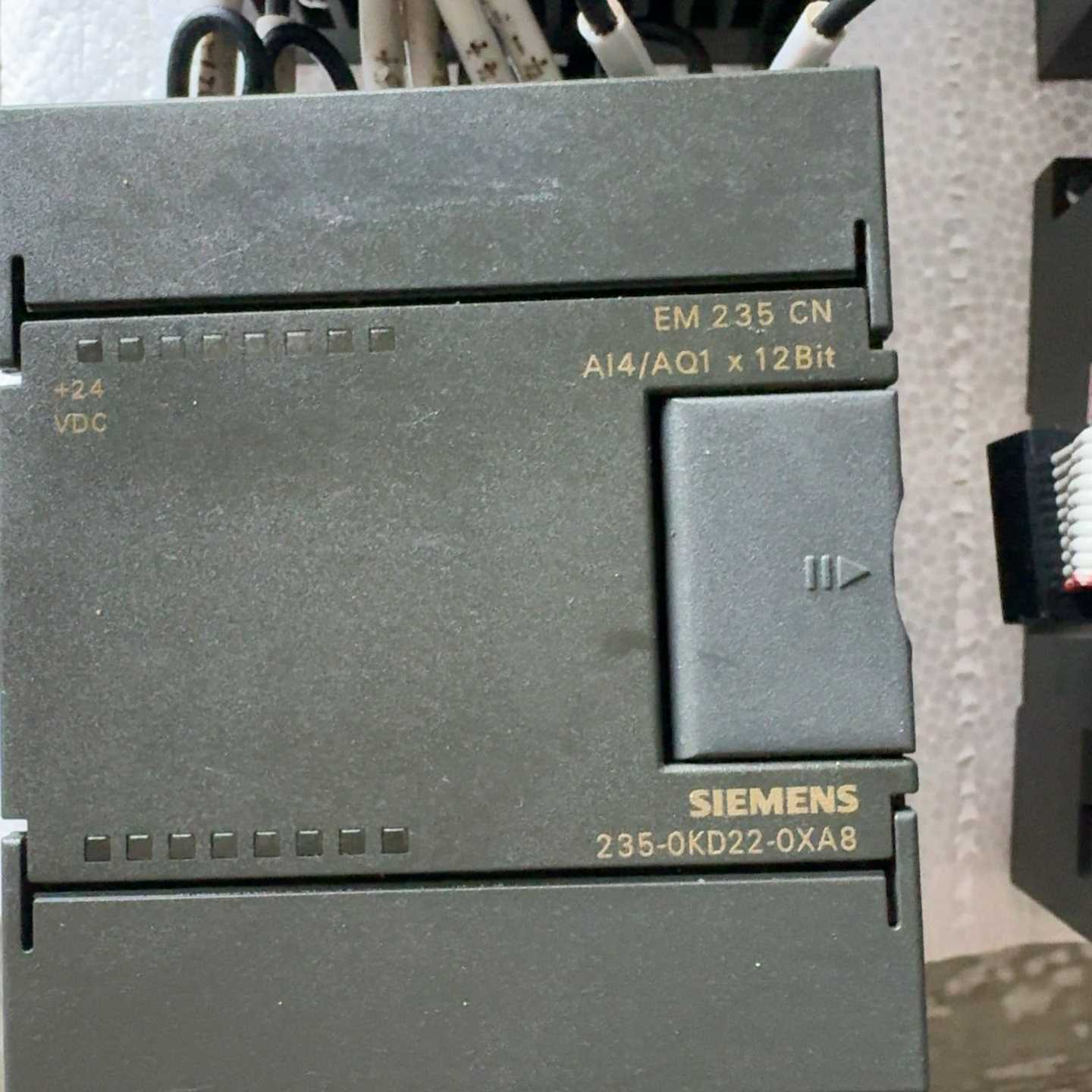 西门子EM235CN模块，型号6ES7235-0KD22--议价商品