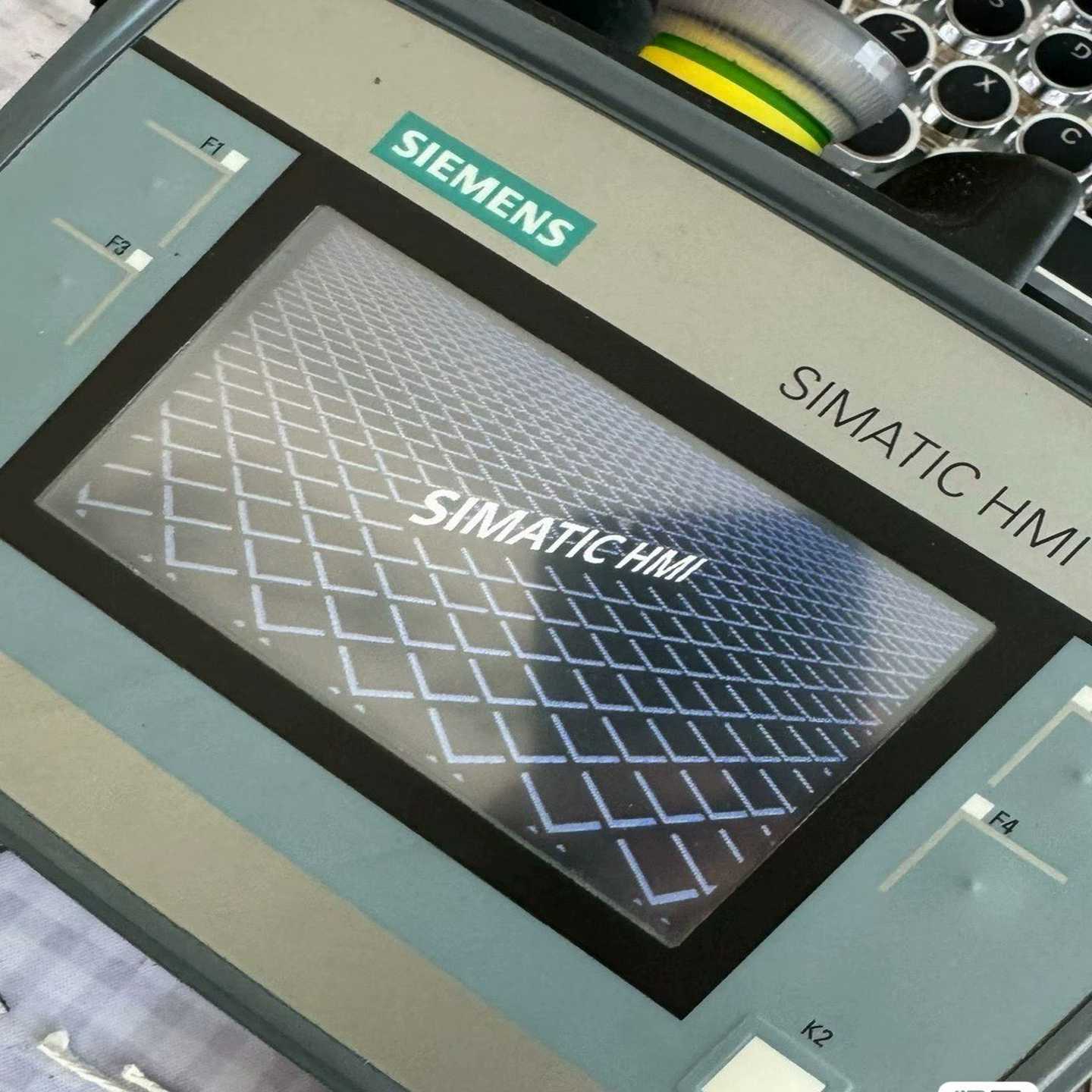 西门子SIMATICHMI触摸屏,型号6AV2125-2D--议价商品