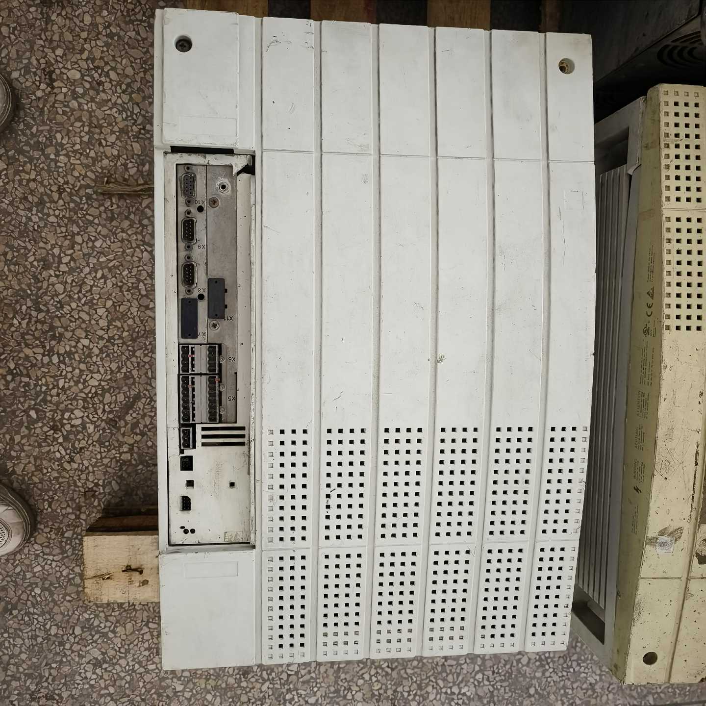 拍前议价Lenze伦茨变频器EVF9330-EV以测试需询价