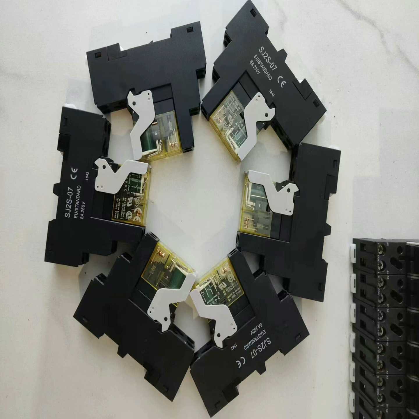 议价和泉继n电器：RJ2S-CL-D24、24VDC，配底座SJ2现货/维修